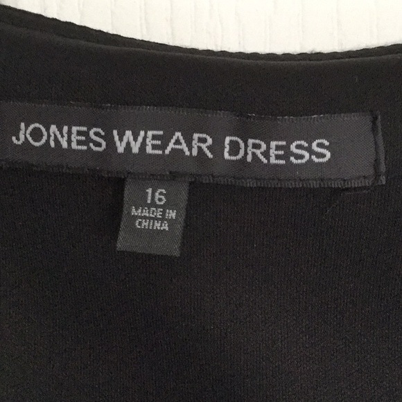 Dress - Picture 4 of 9